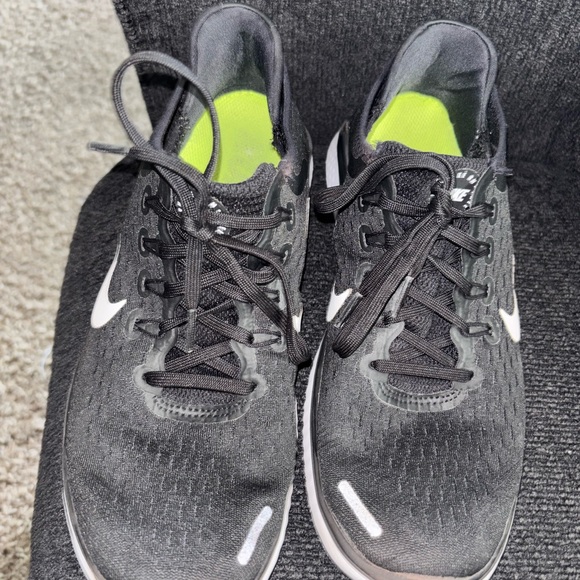 Preowned Nike Women’s Black Free Run Sneakers Size 9.5 - Picture 2 of 5